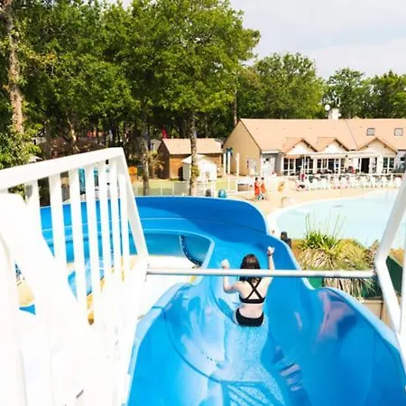 Officiel Siblu Les Pierres Couchees キャンプ場 4*